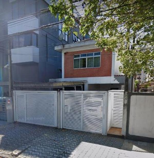 Casa c/ 3 dorms. e área útil de 158,50 m² situada na Rua São Paulo em Santos/SP