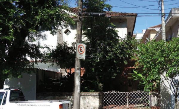 Casa situada na Rua Nabuco de Araújo em Santos/SP