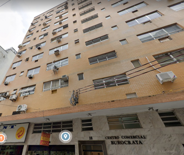 Conjunto comercial c/ área útil de 34,99m² situado na Rua Martim Afonso em Santos/SP