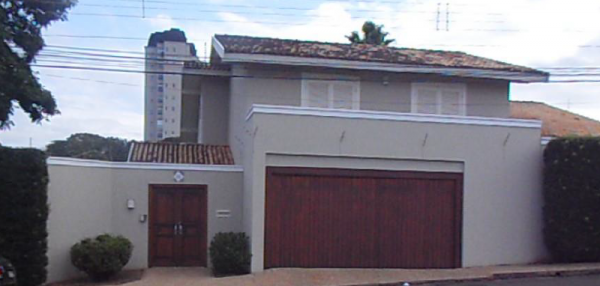 Casa situada na Rua Benedito Spinardi com área de 288,50m²