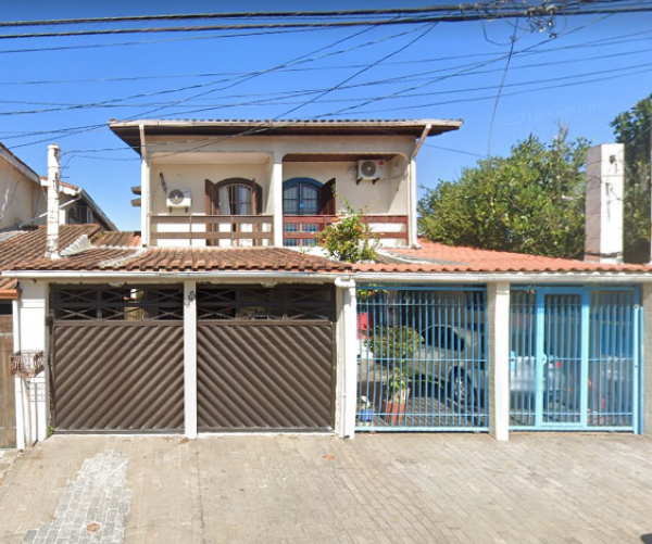 Residência geminada assobrada e edícula c/ área útil de 131,61625m² situada na Rua Attilio Gelsomini