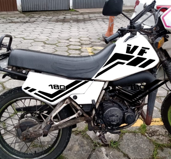 Motocicleta Yamaha DT 180 - 1989/1989