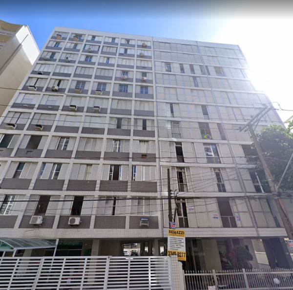 Apart. c/ 2 dorms. e área construída de 85,00m² situado na Rua Alexandre Martins