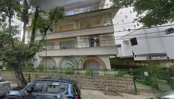Apart. c/ 4 dorms. e área de construção de 192,90m² situado na Rua Eloy Fernandes