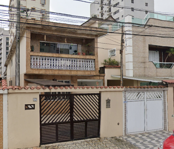 Casa c/ 3 dorms. e área útil de 142,91m² situado à Rua Oscar Sampaio