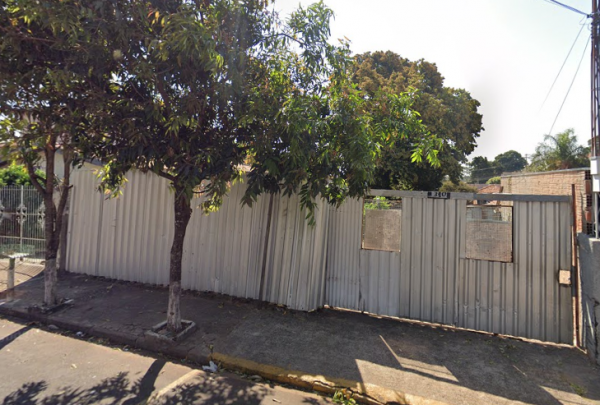 Um terreno com área de 484m² situado à Rua dos Geranios