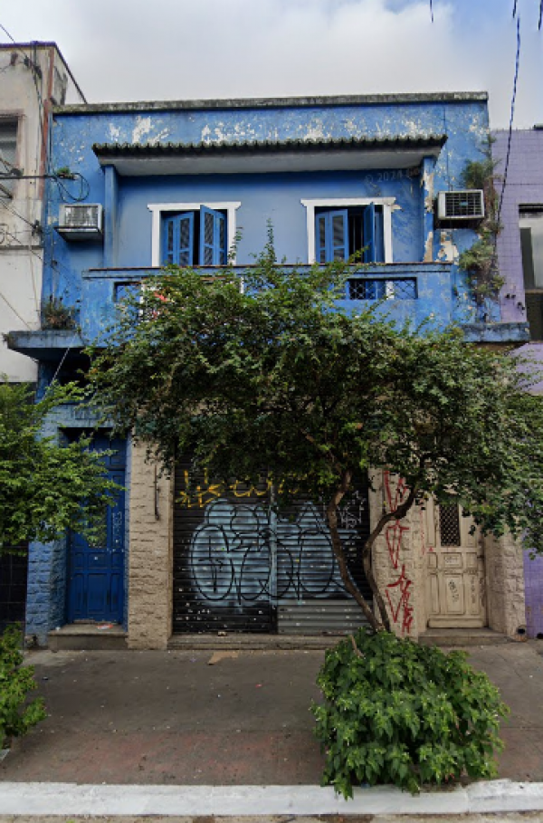 Um terreno com área de 154,00m² situado à Rua Tuiuti