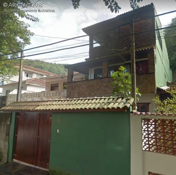 Casa Triplex c/ área média de 230m²- José Menino - Santos/SP