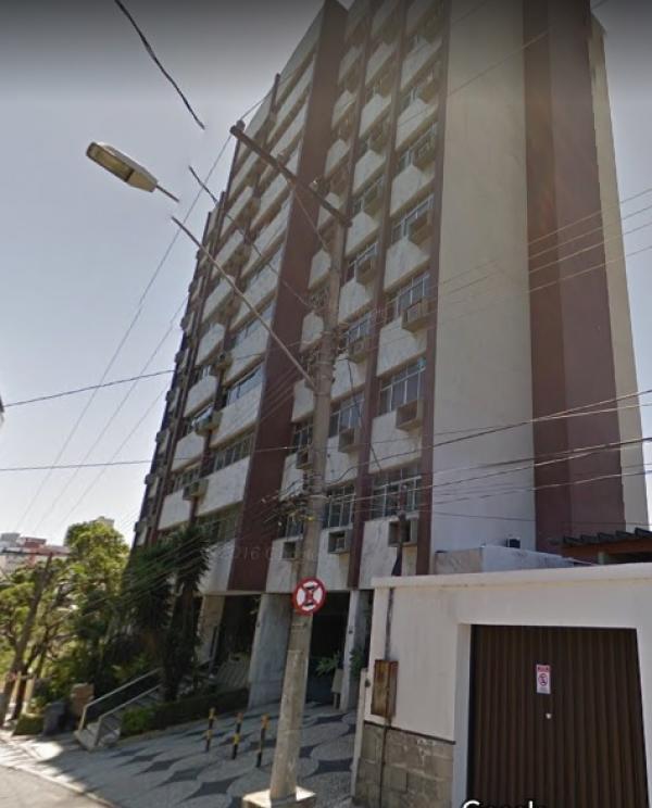 Apart. 5 dorms c/ área de 492m² situado a Rua Coração de Maria - Praia do Canto - Vitória/ES